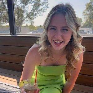 Meet your Posher, Alivia